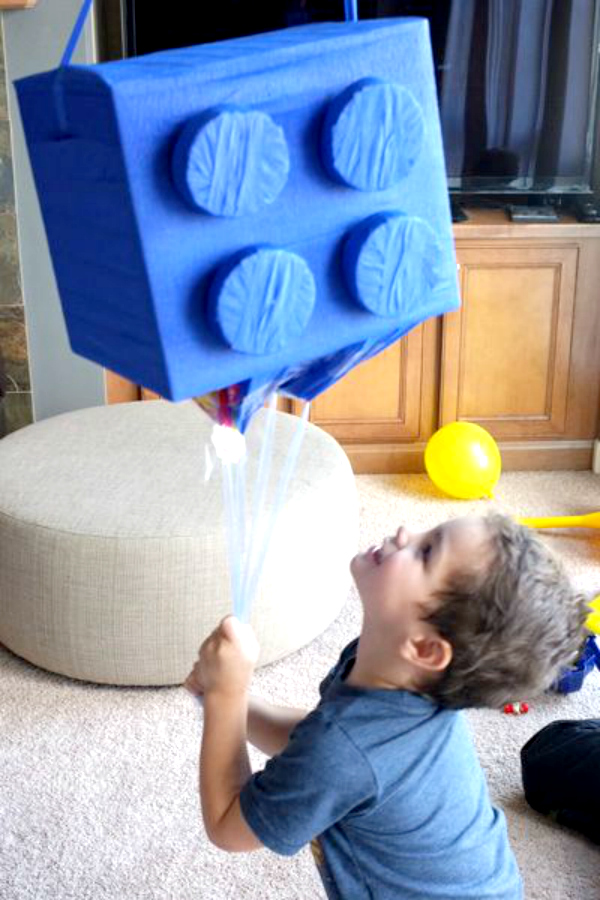 Lego_Birthday_Party_Ideas_DIY_Lego_Piñata_Blue