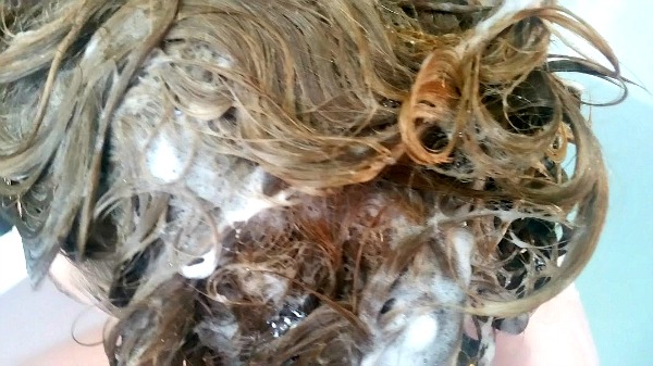 Aldi carino hair products Carino Mighty Shampoo washing