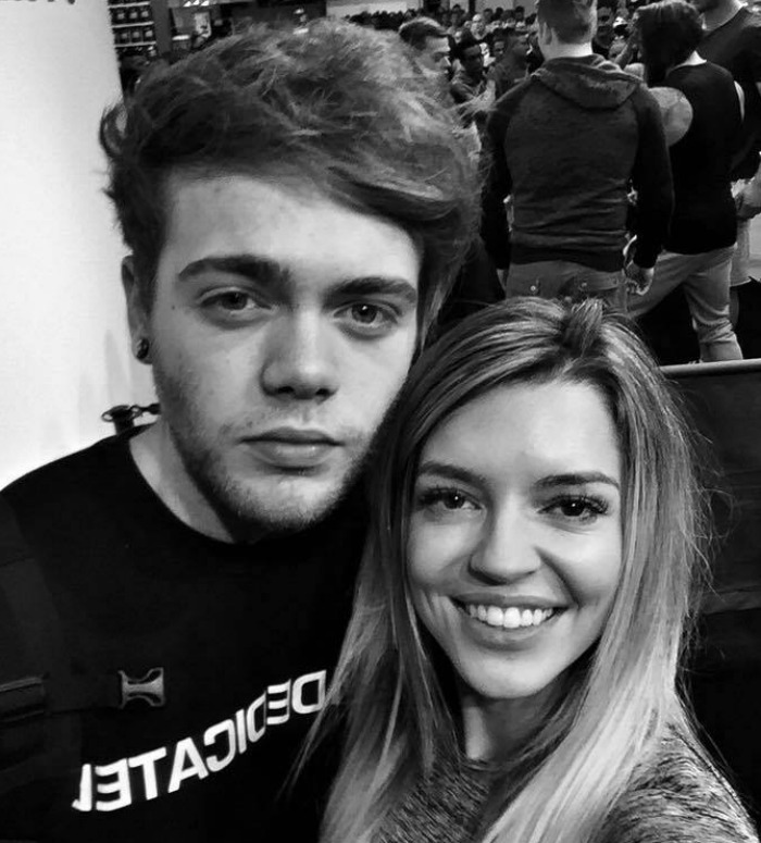 8 Reasons to give Bodypower Fitness Expo 2017 a shot! Lewis with Nikki blackketter 
