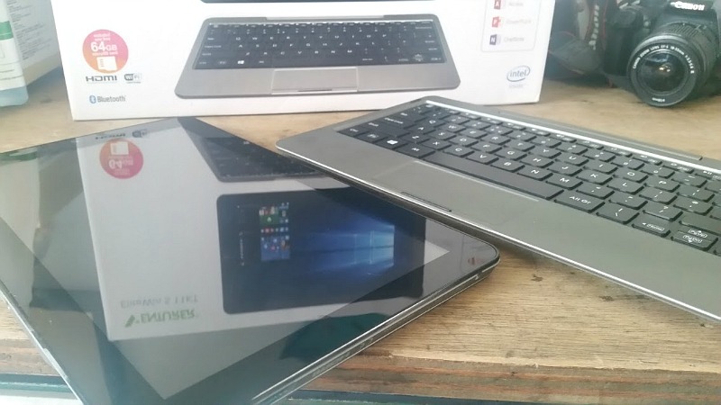 Venturer EliteWin S 11KT 2-in-One Mini Laptop - in two parts